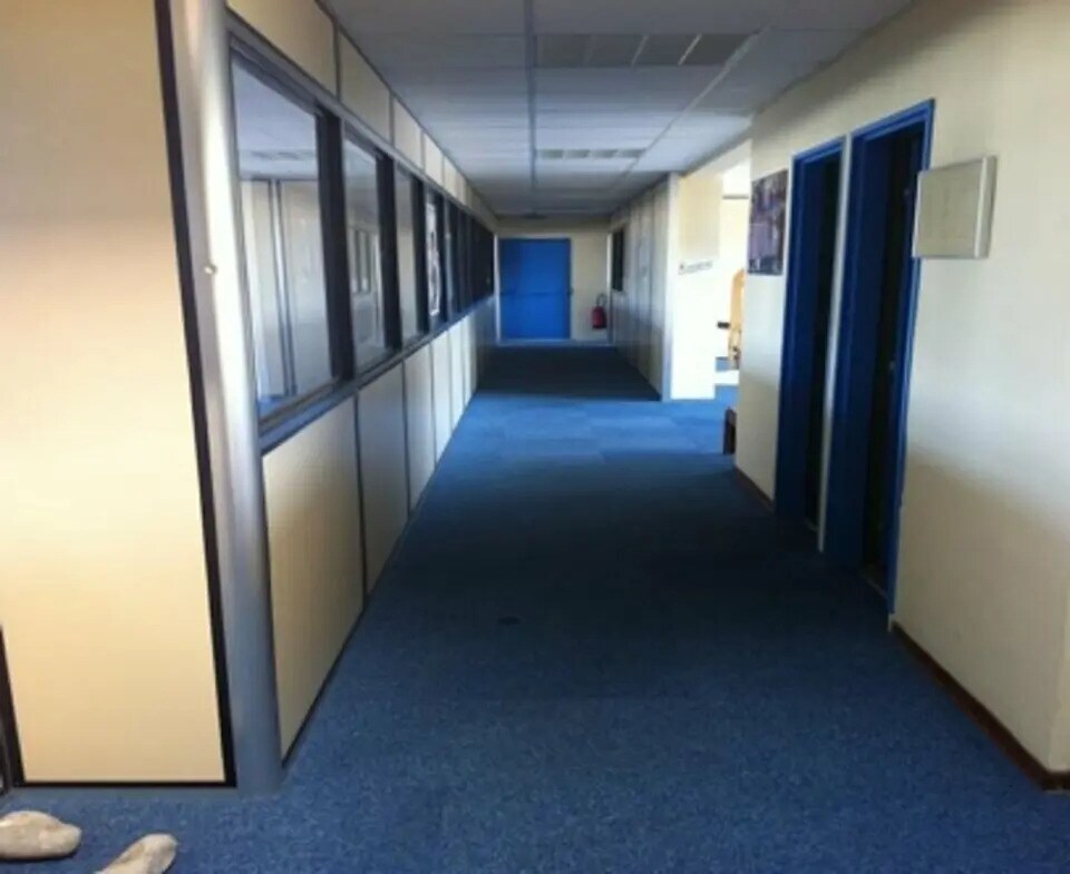 Office in Sotteville-lès-Rouen for lease Interior Photo- Image 1 of 4