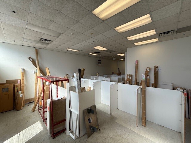 2 Westchester Plz, Elmsford, NY à louer - Photo du bâtiment - Image 3 de 7