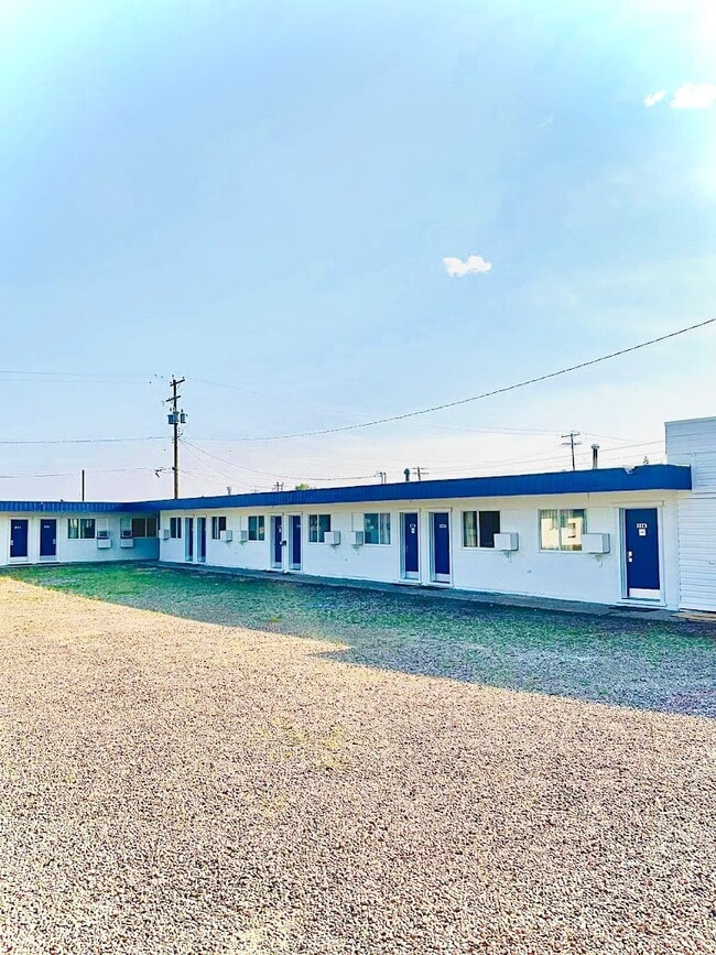 Plus de détails pour 5423 50 Ave S, Northern Rockies, BC - Services hôteliers à vendre