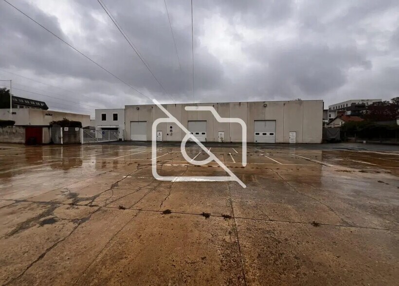 Industrial in Vert for lease - Building Photo - Image 1 of 11