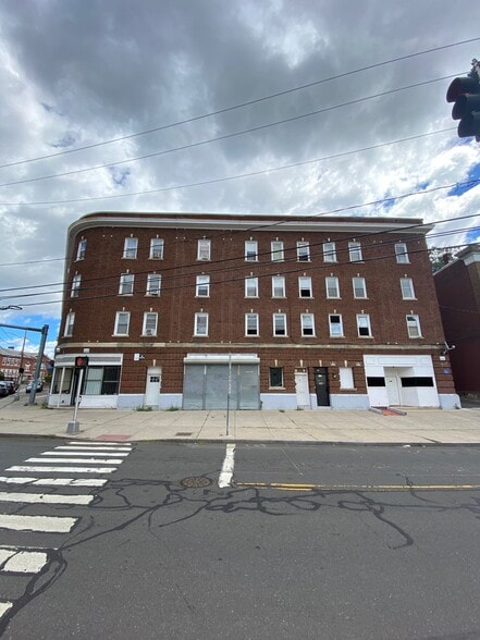 57 Whiting St, New Britain, CT for lease - Primary Photo - Image 1 of 18