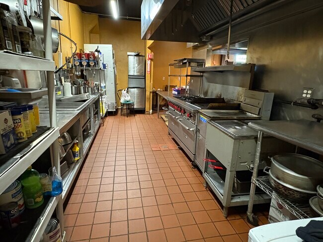 Plus de détails pour 12 Crane St, Southbridge, MA - Commerce de détail à louer