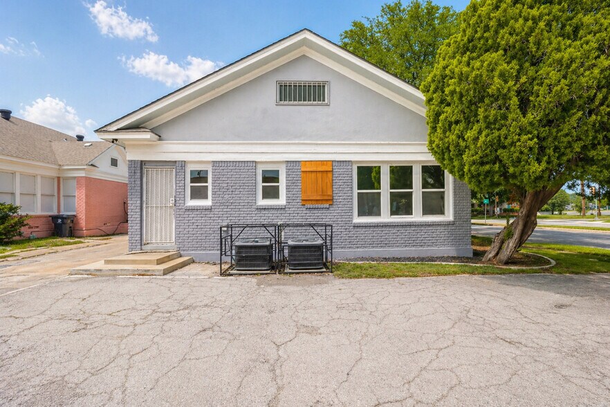 105 S Zang Blvd, Dallas, TX à vendre - Photo du bâtiment - Image 3 de 14