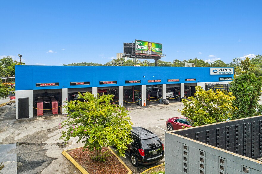 5717 University Blvd W, Jacksonville, FL à vendre - Photo du bâtiment - Image 3 de 5