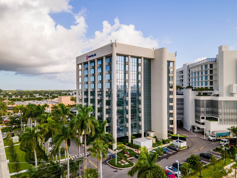 2875 NE 191st St, Aventura, FL à louer - Photo du bâtiment - Image 1 de 18