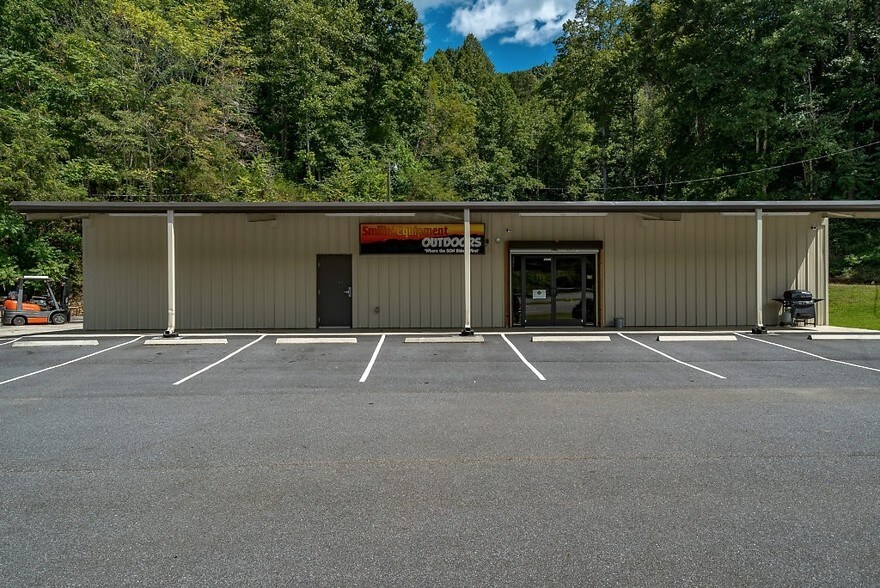 2280 Blowing Rock Blvd, Lenoir, NC à vendre - Photo du b timent - Image 1 de 1