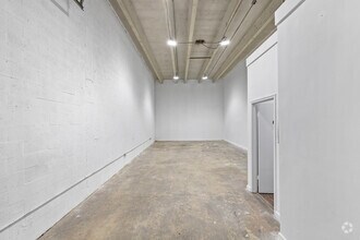 7506-7560 NW 70th St, Miami, FL for lease Interior Photo- Image 2 of 4