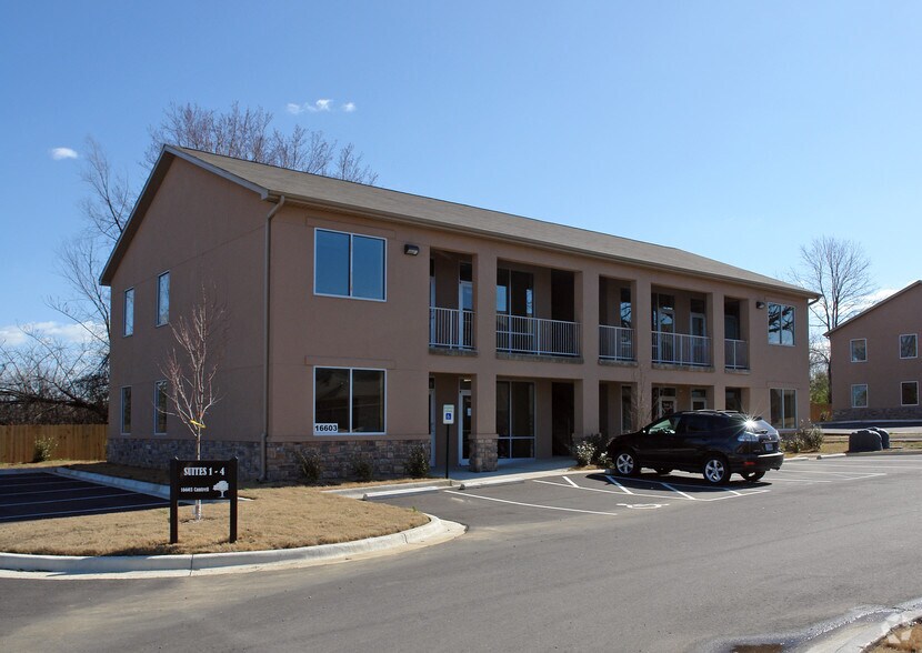 16603 Cantrell Rd, Little Rock, AR à louer - Photo du bâtiment - Image 2 de 29
