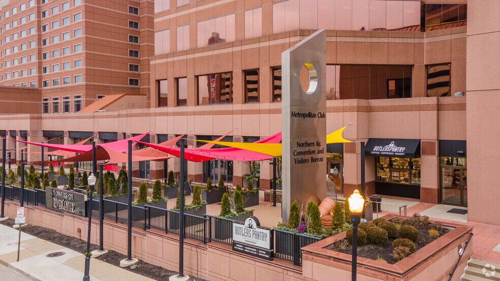 50 E Rivercenter Blvd, Covington, KY à louer - Photo du bâtiment - Image 3 de 18