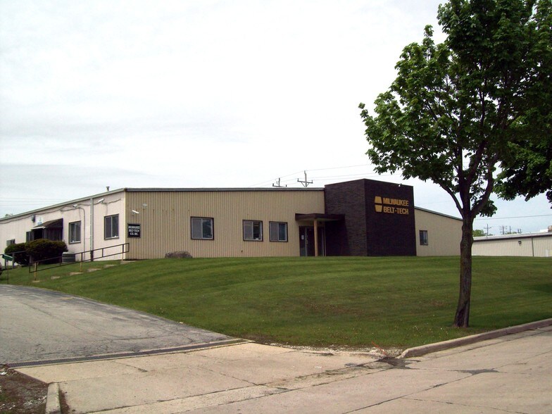 7909-7933 N 73rd St, Milwaukee, WI à vendre - Photo du bâtiment - Image 3 de 5