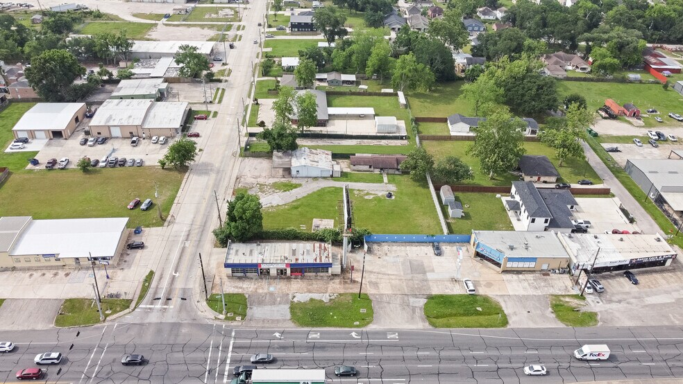 1107 N Houston Ave, Humble, TX à vendre - Photo du bâtiment - Image 2 de 23