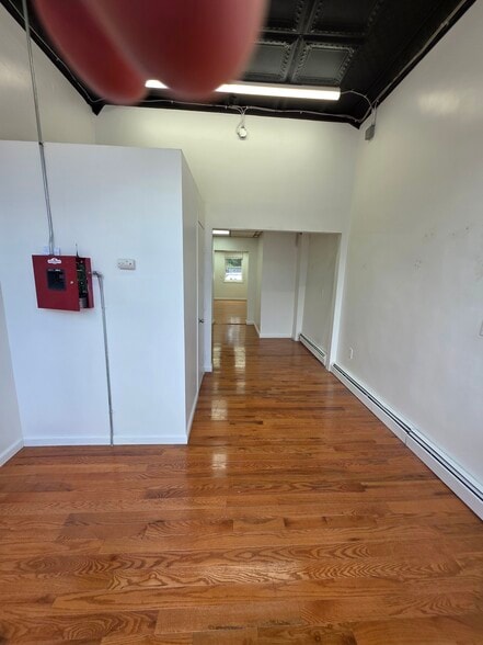 30 W Fort Lee Rd, Bogota, NJ à louer - Photo du bâtiment - Image 3 de 6