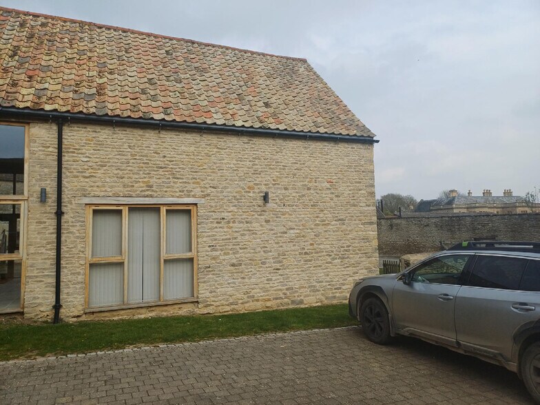 Dovecote Yard, Peterborough à louer - Photo du bâtiment - Image 2 de 2