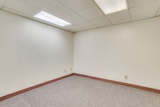 1065 W Magnolia Ave, Fort Worth, TX for sale Interior Photo- Image 2 of 13