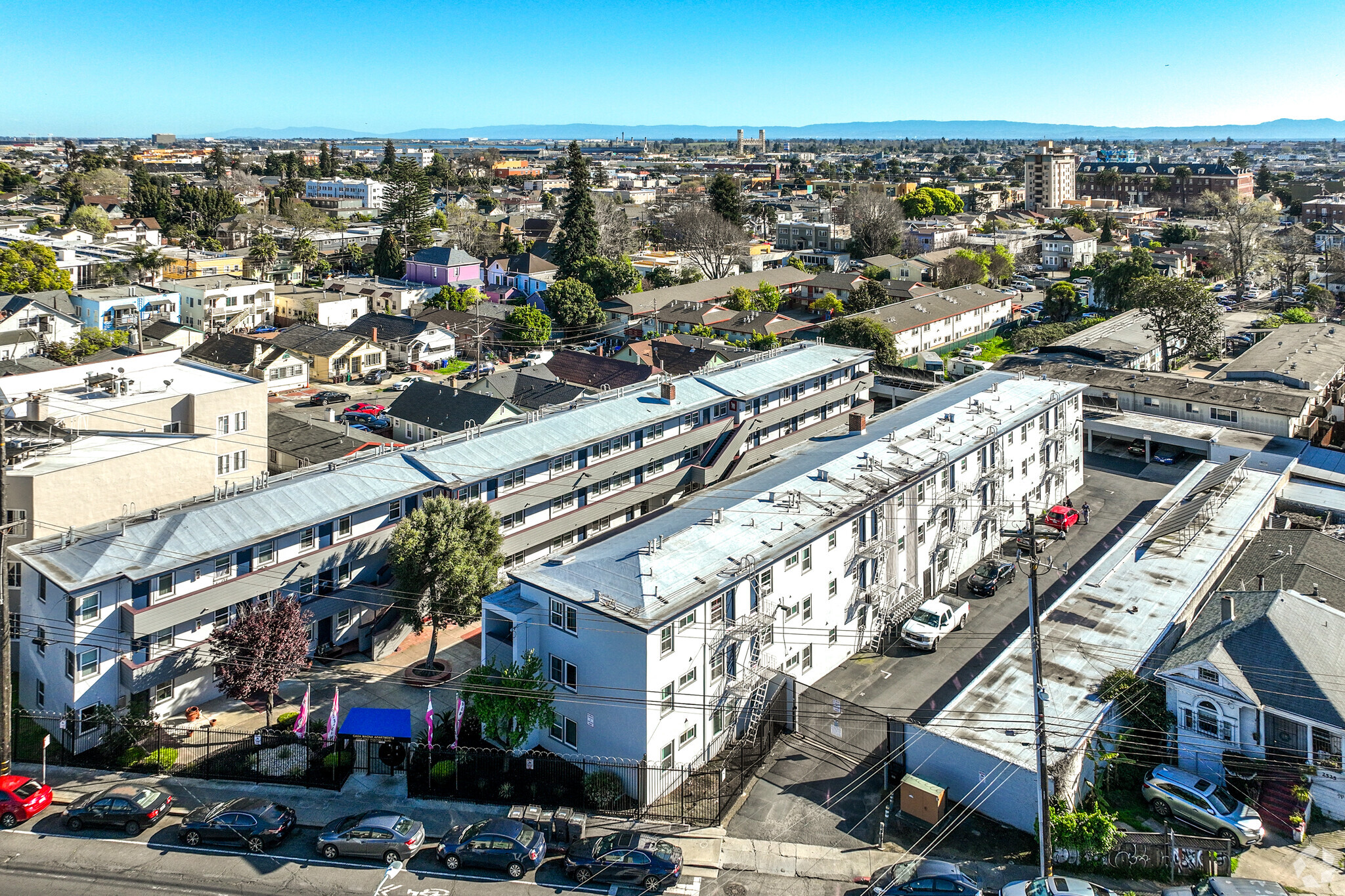 2555-2567 Foothill Blvd, Oakland, CA à vendre Photo principale- Image 1 de 19