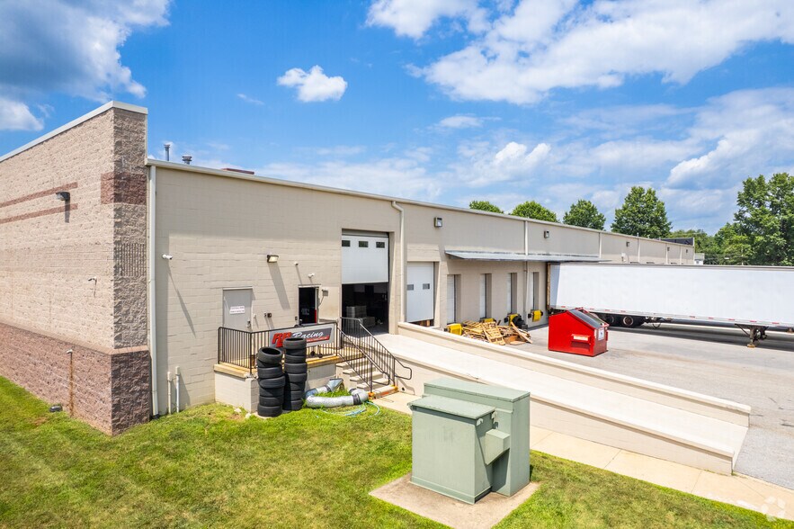 150 Green Tree Rd, Phoenixville, PA à louer - Photo du bâtiment - Image 3 de 6