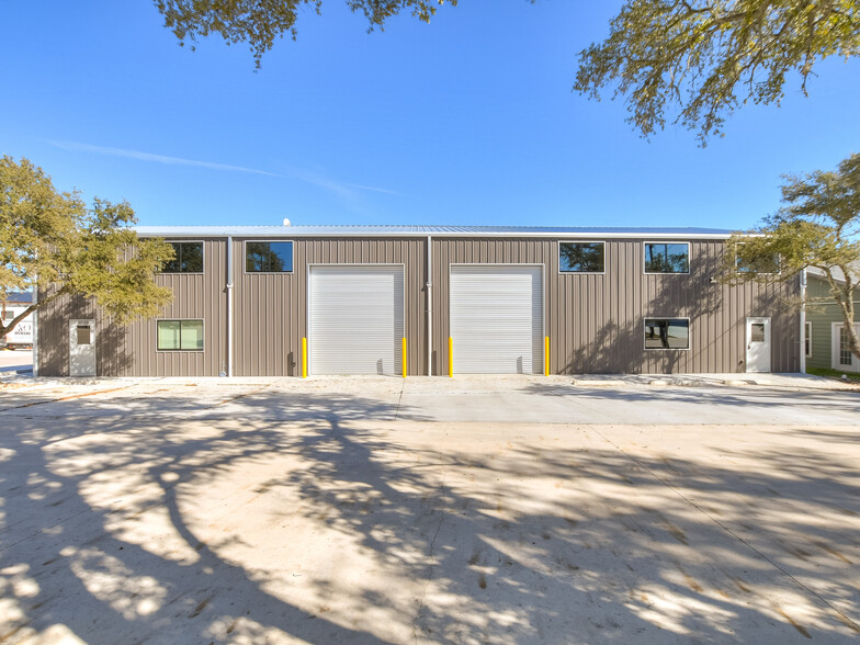 15210 Fitzhugh Rd, Austin, TX à louer - Photo du bâtiment - Image 2 de 26