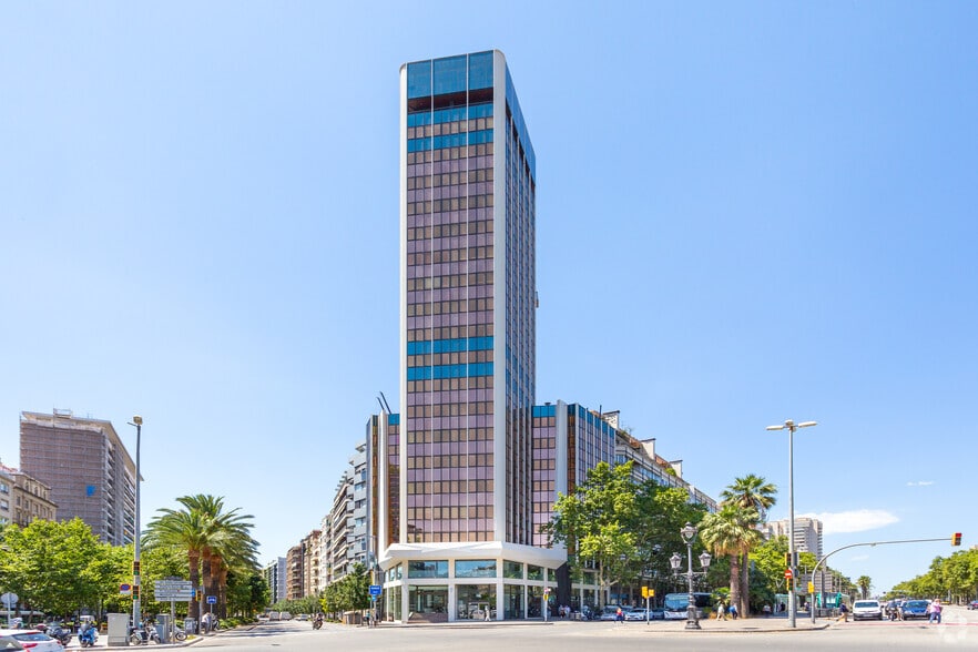Plaça de Francesc Macià, Barcelona, Barcelona for lease - Building Photo - Image 3 of 4