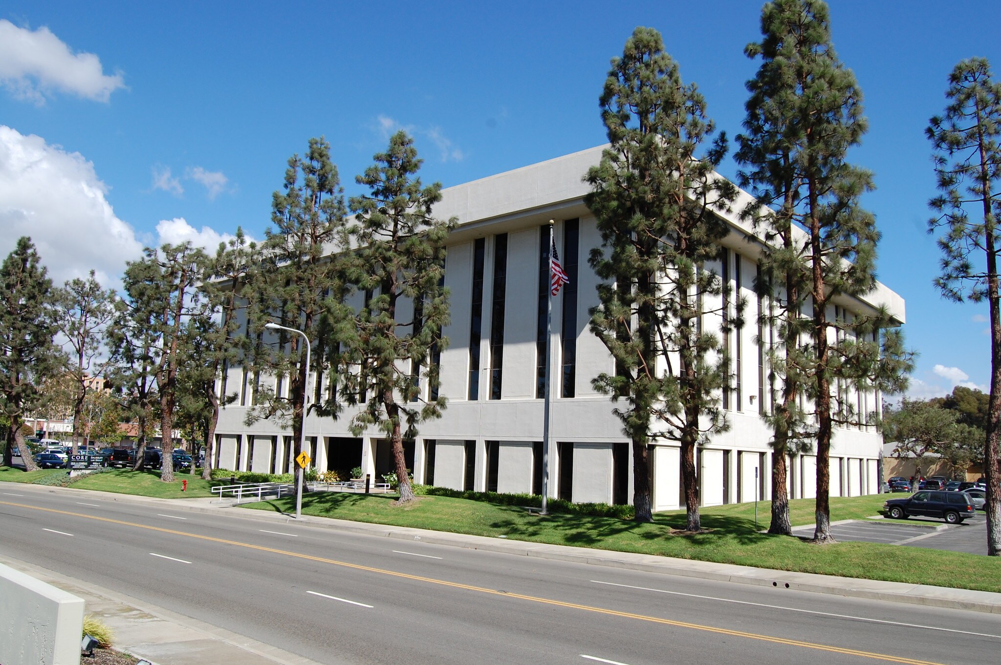 1600 Dove St, Newport Beach, CA à louer Photo du bâtiment- Image 1 de 3