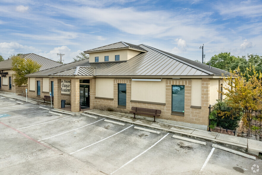 15714 Huebner Rd, San Antonio, TX for sale - Primary Photo - Image 1 of 18