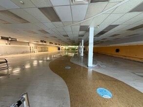 1700-1730 Mt Royal Blvd, Glenshaw, PA for lease Interior Photo- Image 1 of 8