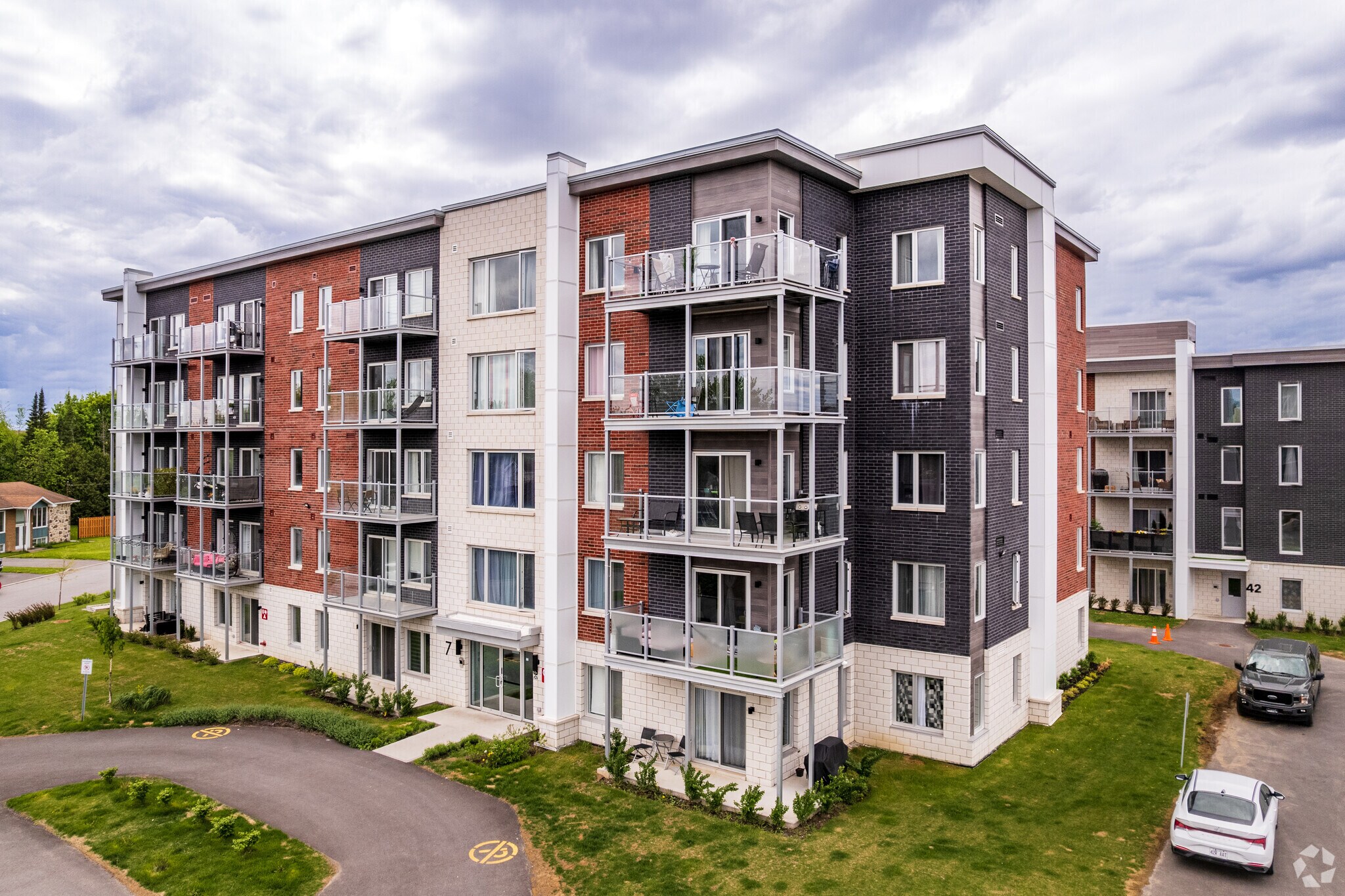 11 Rue Guy, Saint-Constant, QC for sale Primary Photo- Image 1 of 1