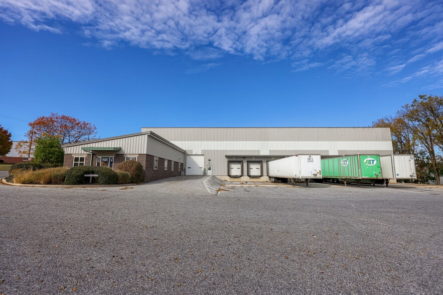 300 Commerce Dr, New Holland, PA for lease - Primary Photo - Image 2 of 28