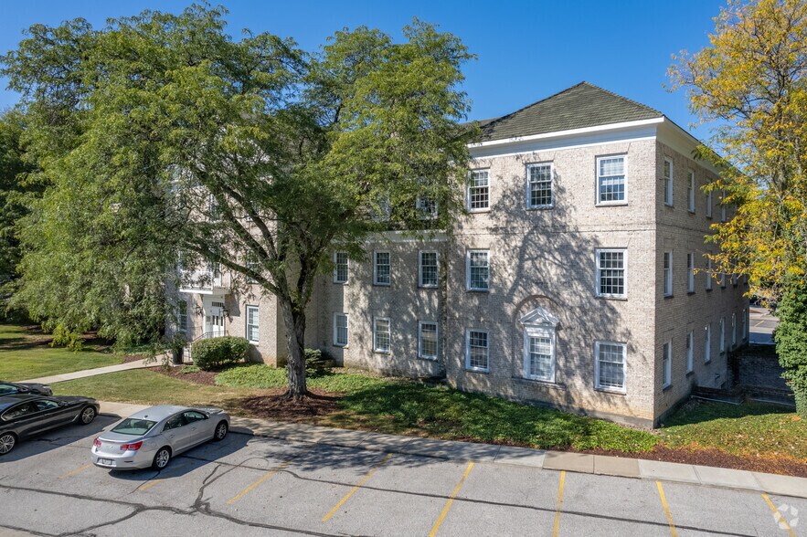 29425 Chagrin Blvd, Pepper Pike, OH à louer - Photo du bâtiment - Image 2 de 6