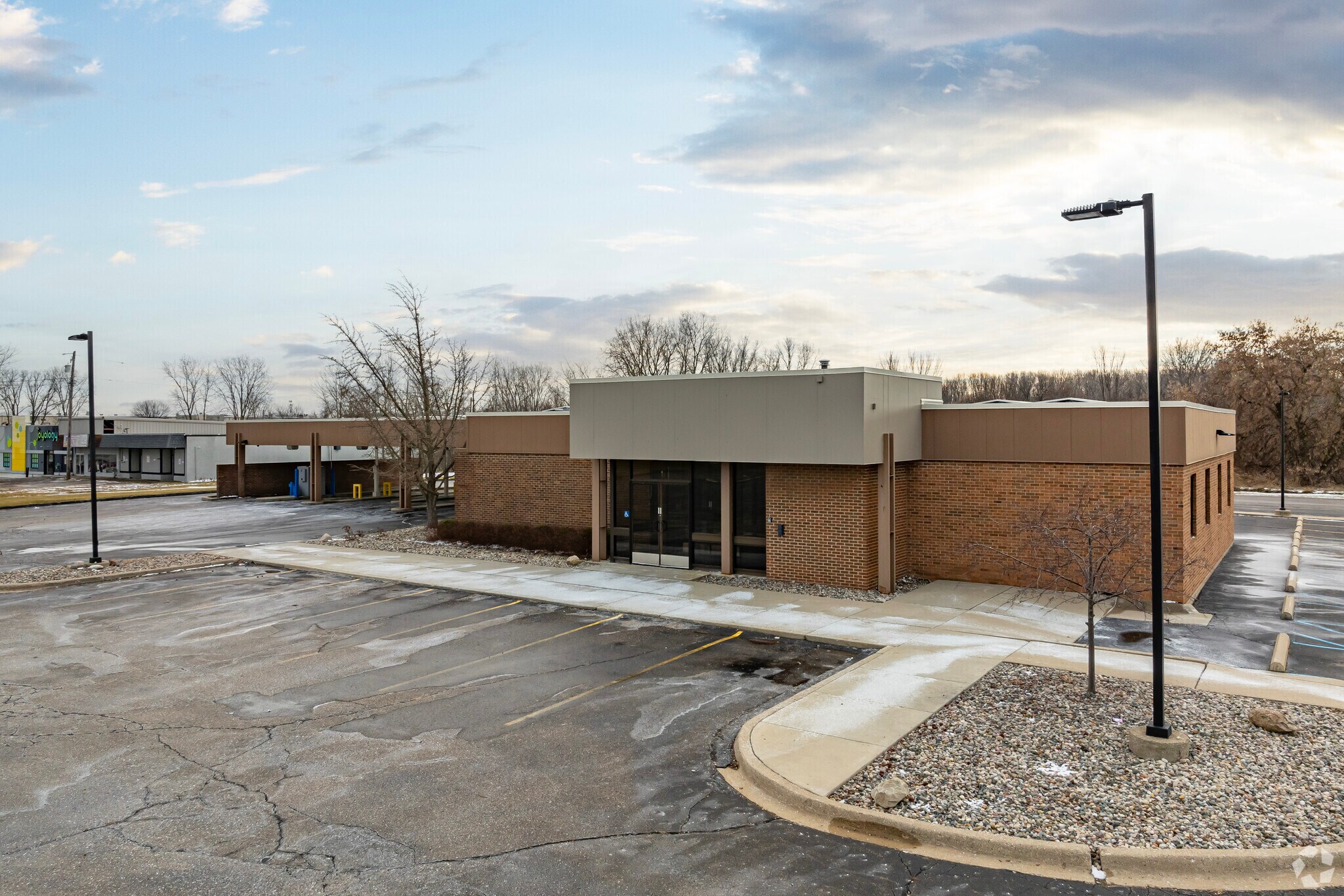 4154 Davison Rd, Burton, MI à vendre Photo principale- Image 1 de 18