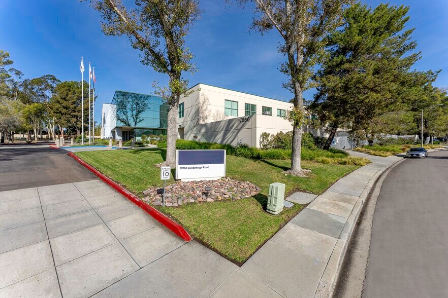 17066 Goldentop Rd, San Diego, CA à vendre - Photo du bâtiment - Image 3 de 5