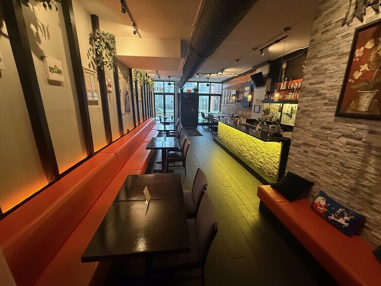 1421 W Chicago Ave, Chicago, IL à louer - Photo du bâtiment - Image 3 de 8