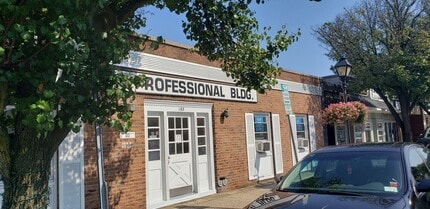 193-199 Broadway, Amityville, NY 11701, USA Broadway, Amityville, NY for lease Interior Photo- Image 1 of 11