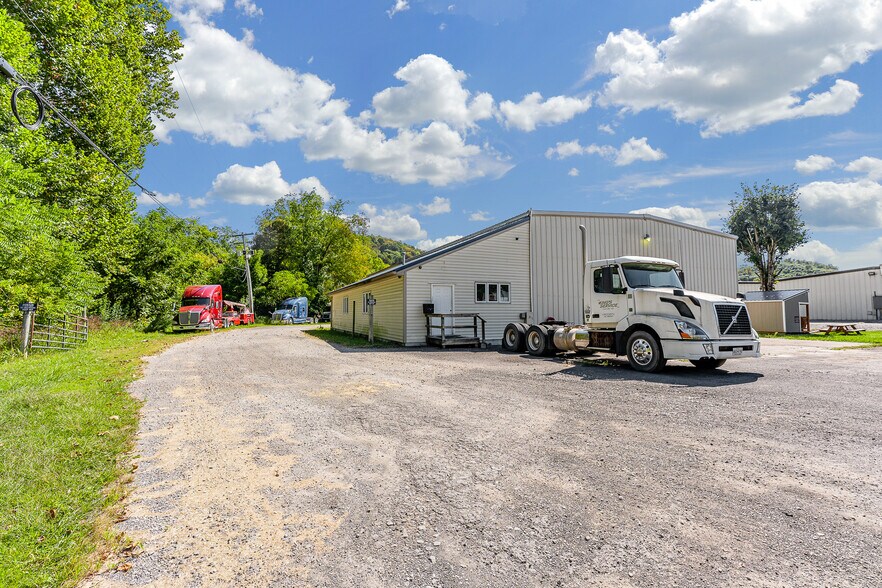148 Roush Cir, Fairmont, WV à louer - Photo du bâtiment - Image 3 de 20