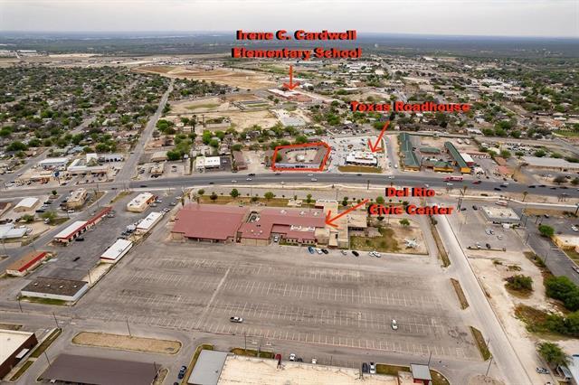 1912 Veterans Blvd, Del Rio, TX à vendre - Photo du bâtiment - Image 2 de 9