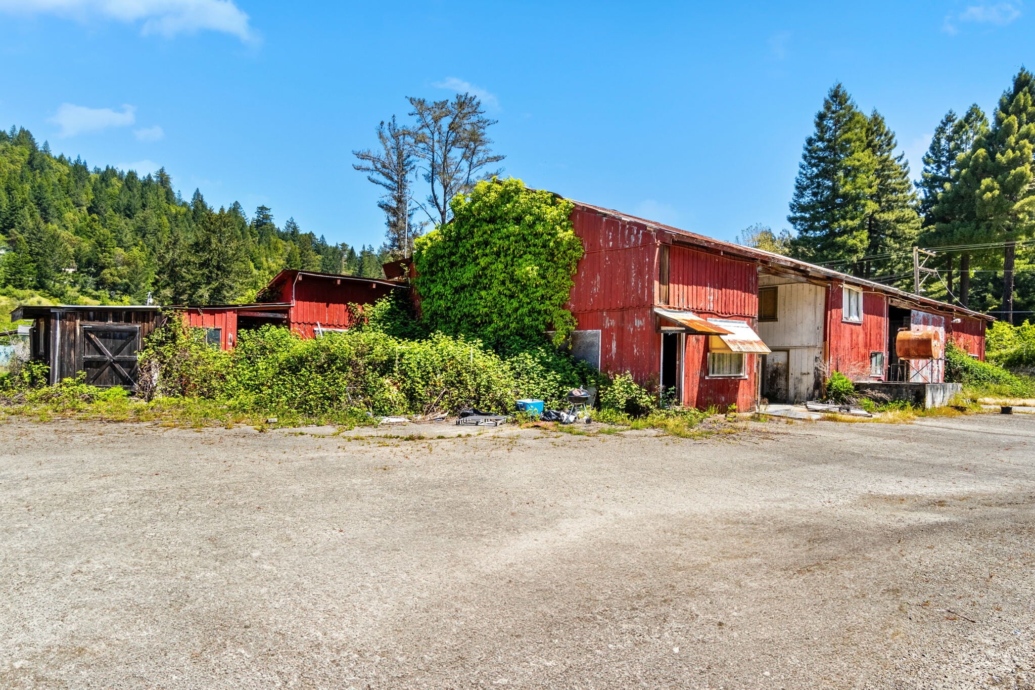 13026 Avenue of the Giants, Myers Flat, CA à vendre Photo du bâtiment- Image 1 de 8
