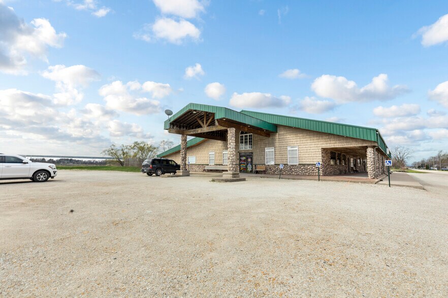 551 W Kennedy Rd, Braidwood, IL à vendre - Photo du bâtiment - Image 2 de 11