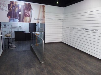 Plus de détails pour Multi-résidentiel à vendre