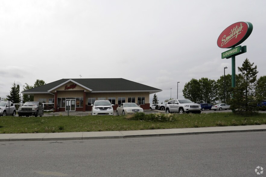 1515 13th Ave SE, High River, AB à vendre - Photo du bâtiment - Image 2 de 9