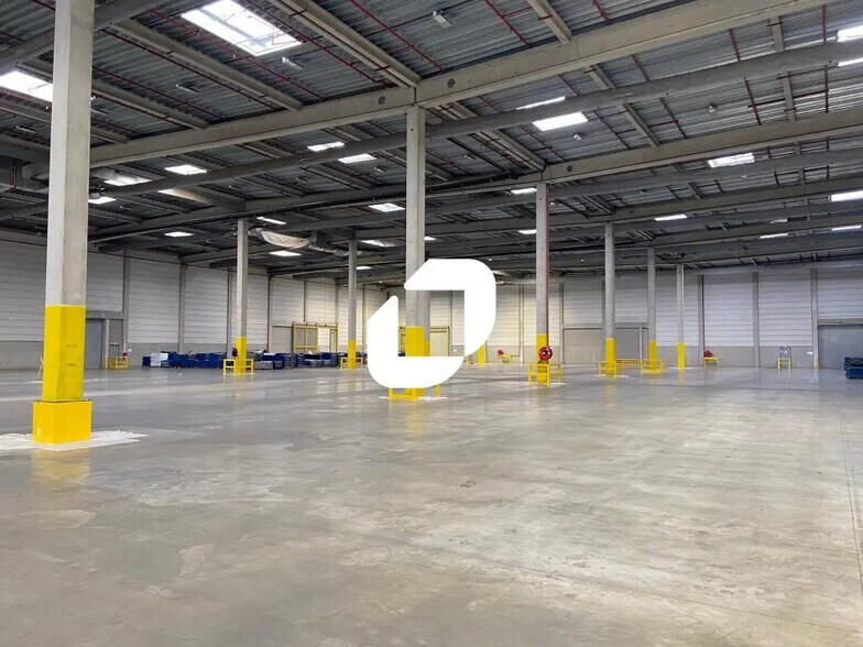 Industrial in Moissy-Cramayel for lease - Interior Photo - Image 3 of 5
