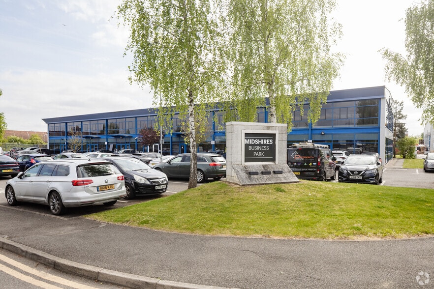 Smeaton Close, Aylesbury for lease - Building Photo - Image 2 of 15