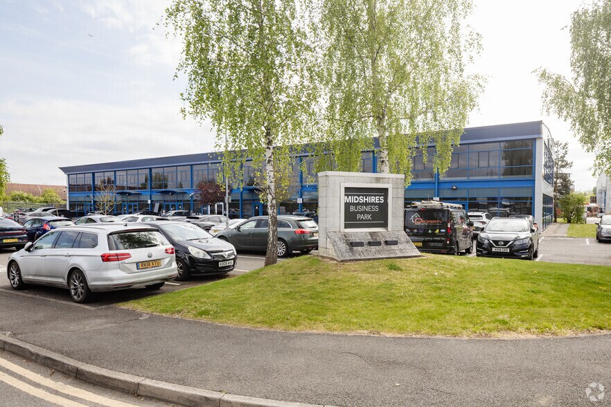 Smeaton Close, Aylesbury à louer - Photo du bâtiment - Image 2 de 15