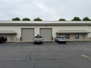 906 Geneva St, Shorewood, IL for lease Interior Photo- Image 1 of 16
