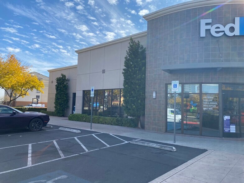 395 Hughes Center Dr, Las Vegas, NV for lease - Building Photo - Image 2 of 3