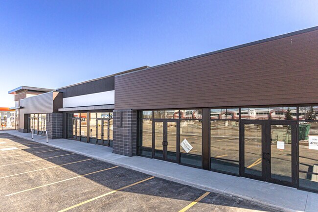 Plus de détails pour 5745 50 St NW, Edmonton, AB - Commerce de détail à louer