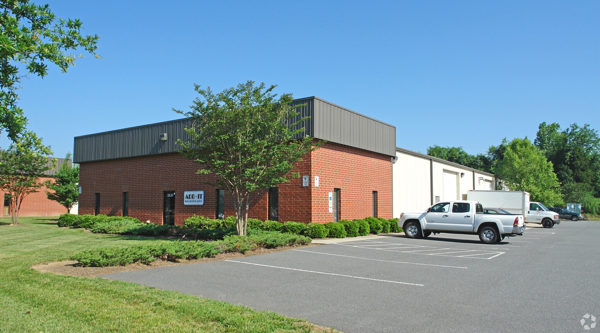 5630-5638 Harrisburg Industrial Par Dr, Harrisburg, NC à louer Photo principale- Image 1 de 13