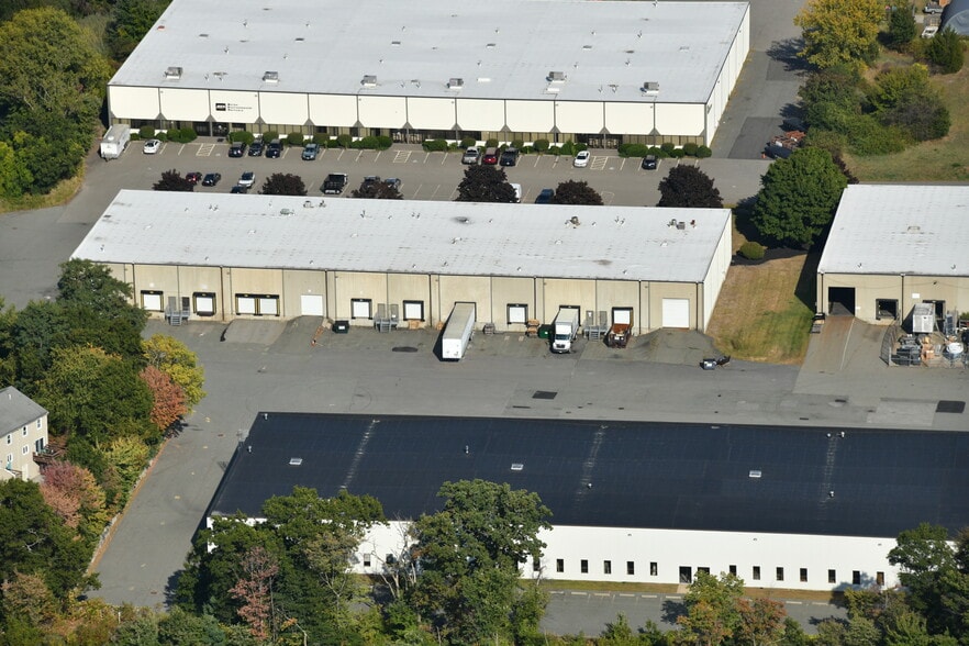 89-99 York Ave, Randolph, MA à louer - Photo du bâtiment - Image 2 de 7