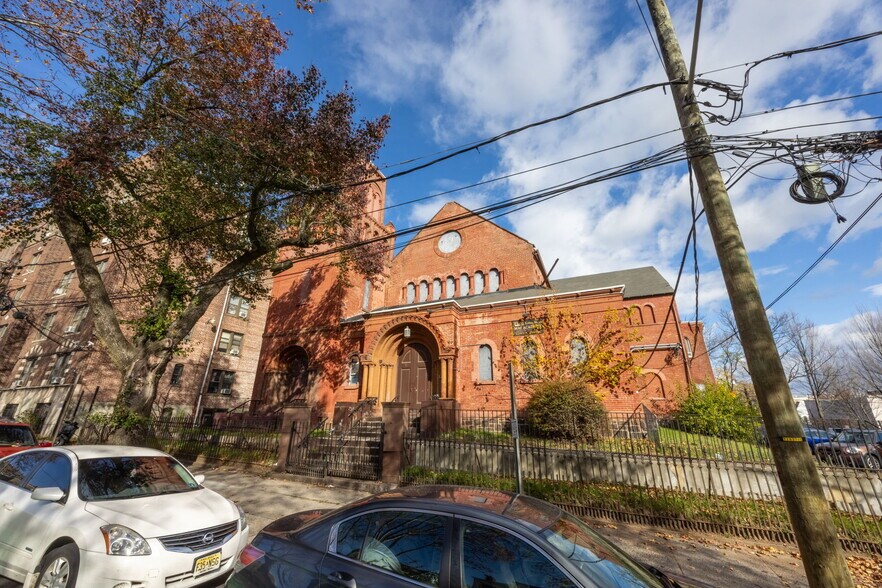 36 Emory St, Jersey City, NJ à vendre - Photo du bâtiment - Image 1 de 9