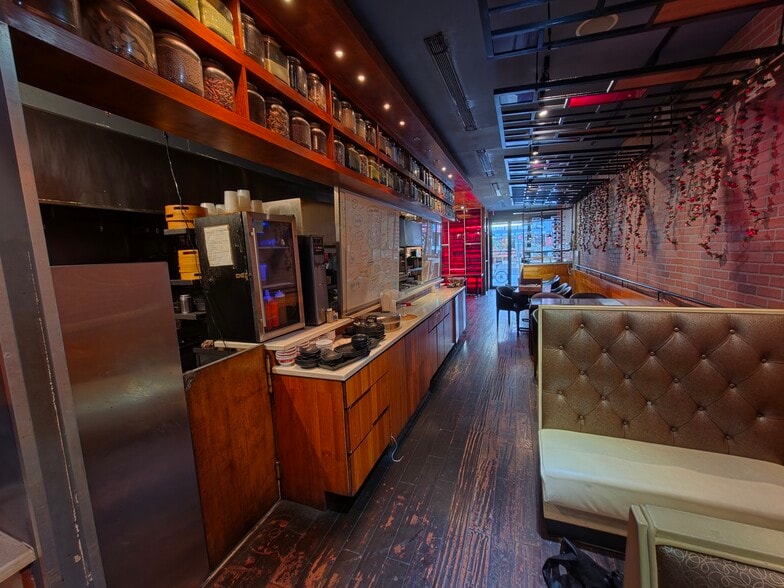 33-09 Broadway, Astoria, NY for lease - Building Photo - Image 3 of 10
