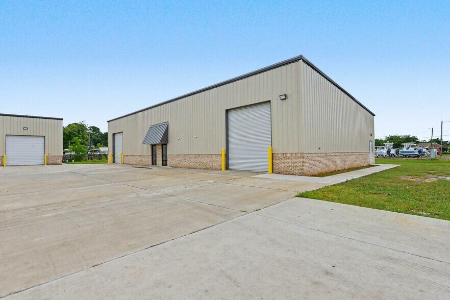3291 Warrior Dr, D'Iberville, MS à louer - Photo du bâtiment - Image 3 de 38