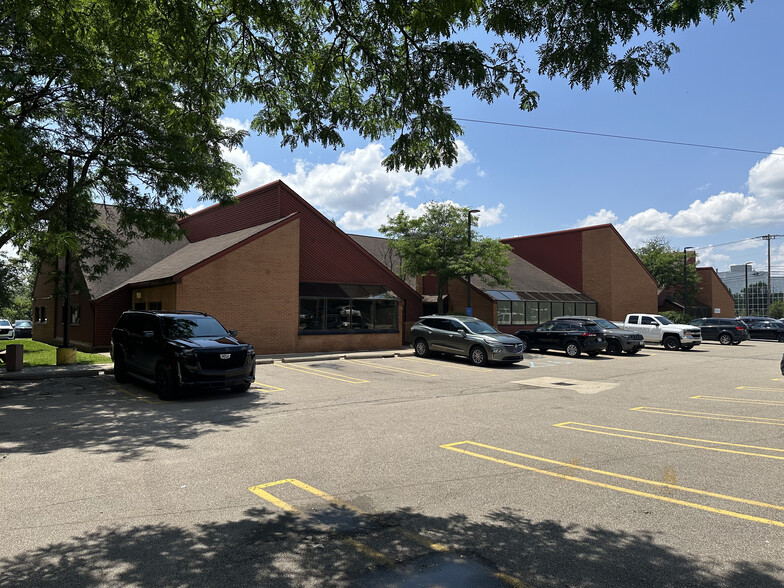 29688 Telegraph Rd, Southfield, MI for lease - Building Photo - Image 2 of 8